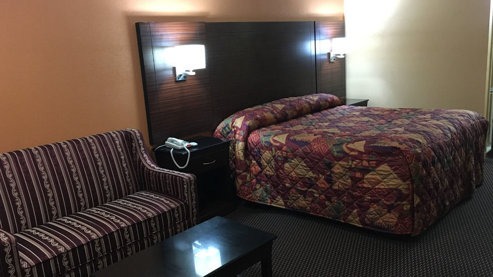 Redwood Inn - White Hall ภายนอก รูปภาพ
