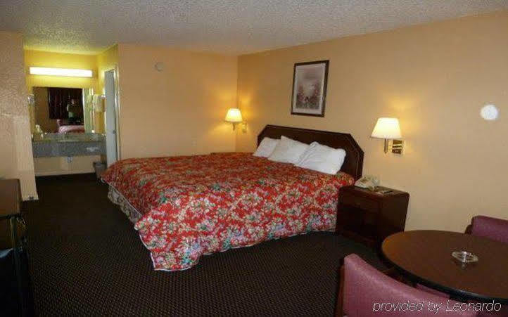 Redwood Inn - White Hall ภายนอก รูปภาพ