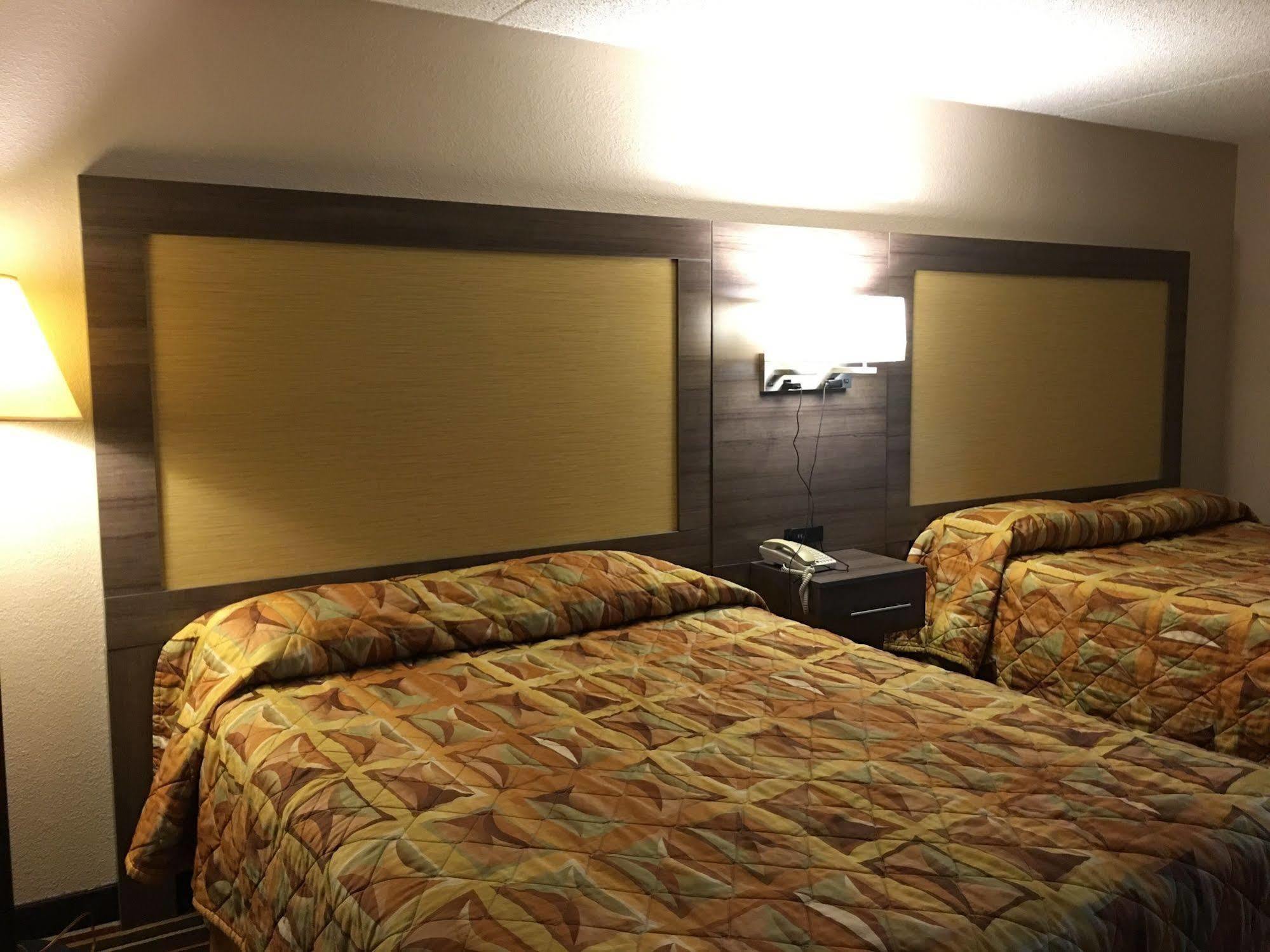 Redwood Inn - White Hall ภายนอก รูปภาพ